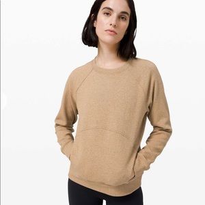 Lululemon catch a moment crew! Size 8 excellent condition no flaws no pilling